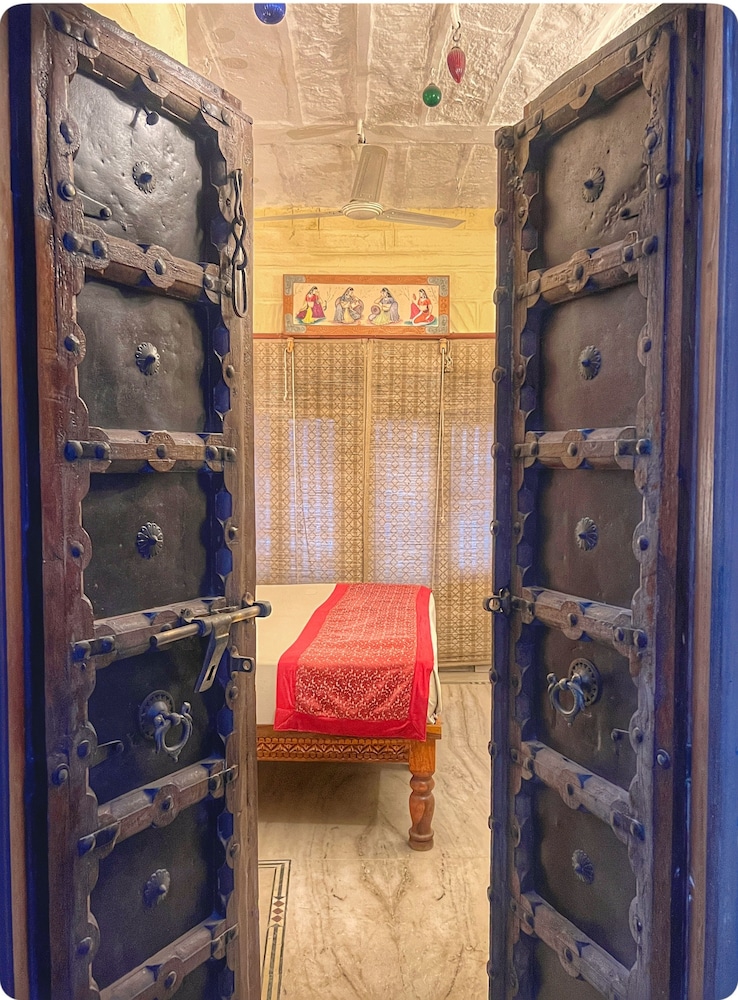 Juna Mahal 24/49