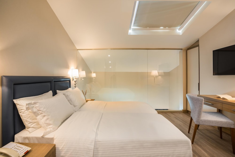 MAISONETTE, SUPERIOR, SEA VIEW