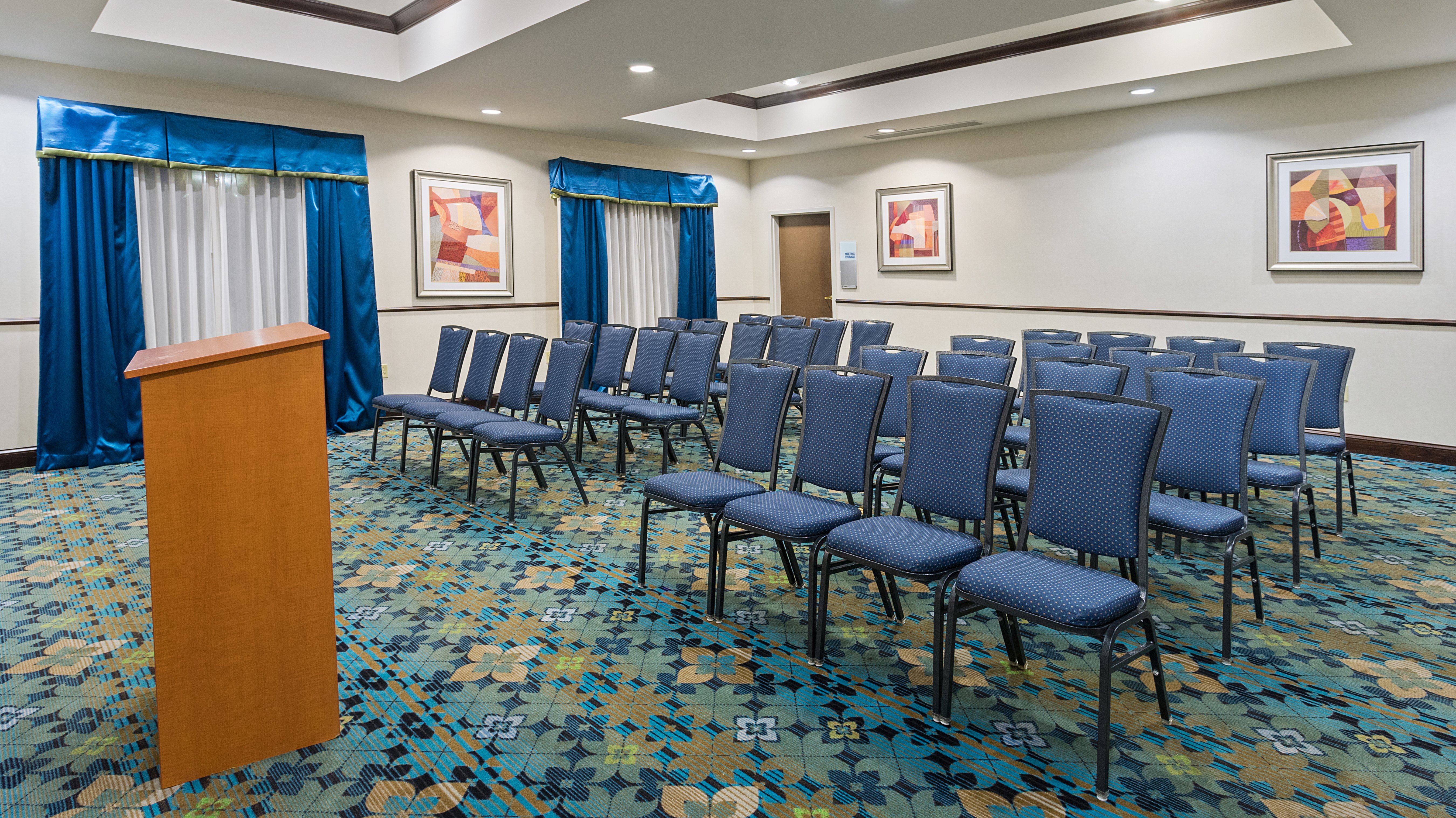 Holiday Inn Express Hotel & Suites Stroudsburg-Poconos 53/56