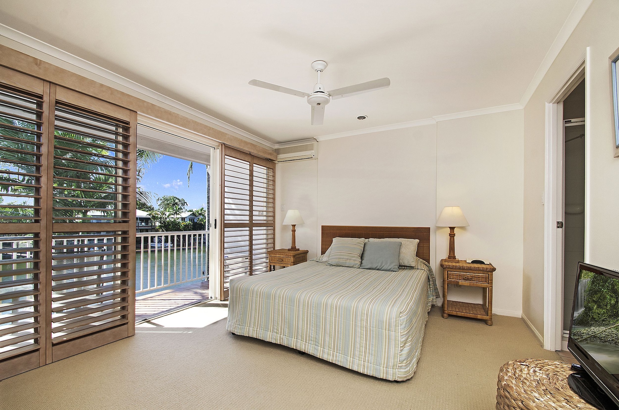 1 Bedroom, Apartment, Queen Bed, Water Front, Kitchen