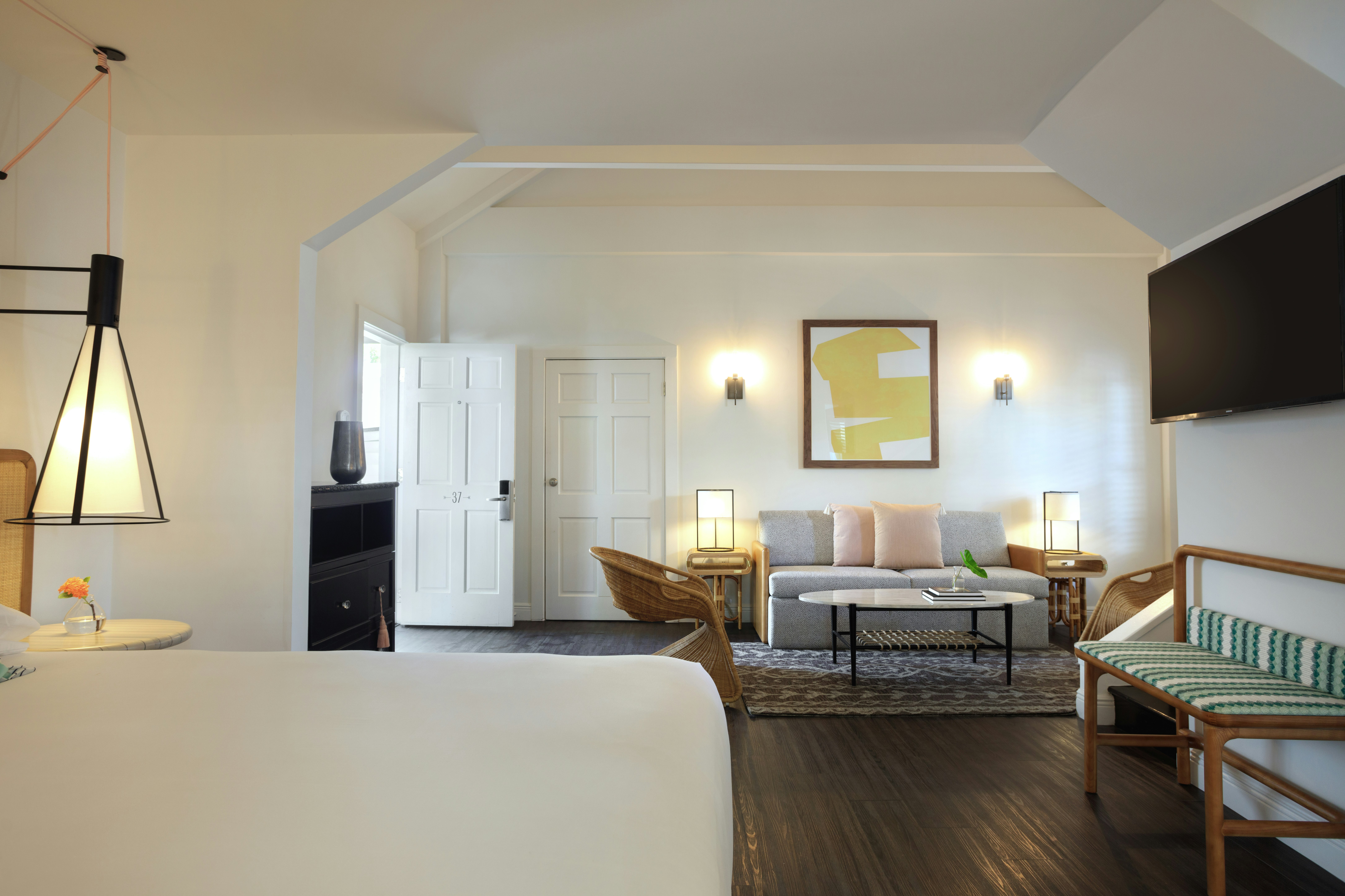 2 BEDROOMS, LOFT, SUITE