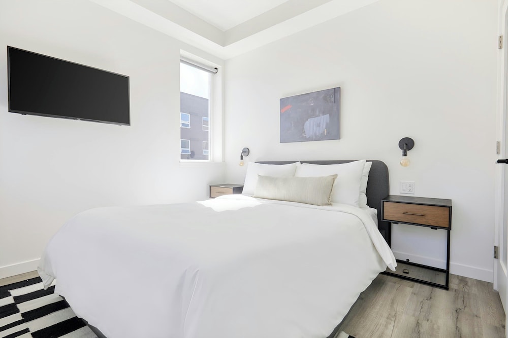 Sonder The Boylston 14/50