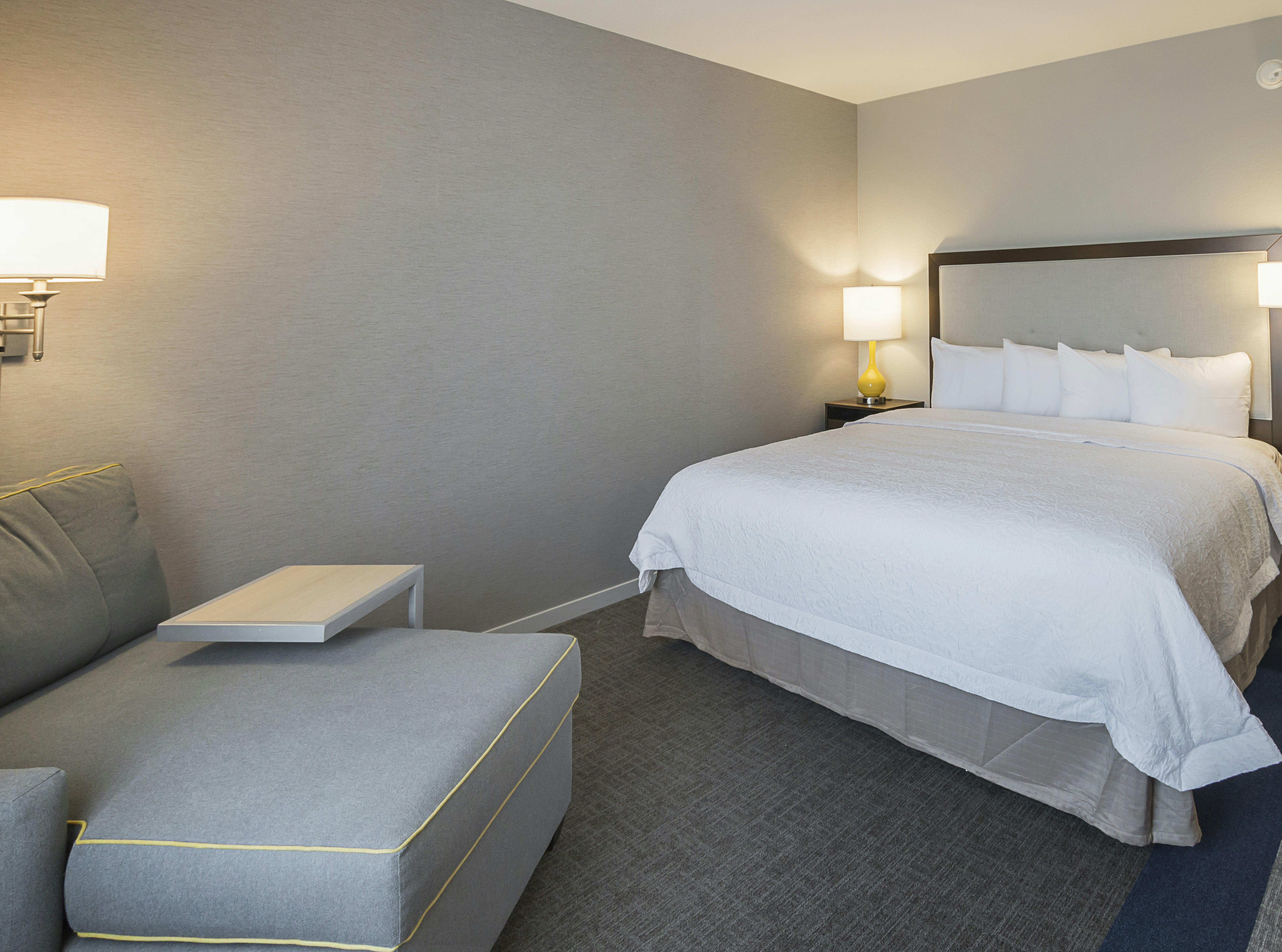 ROOM, KING BED