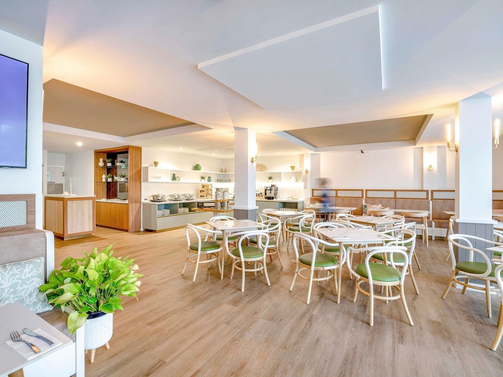 Mercure Cairns 54/64