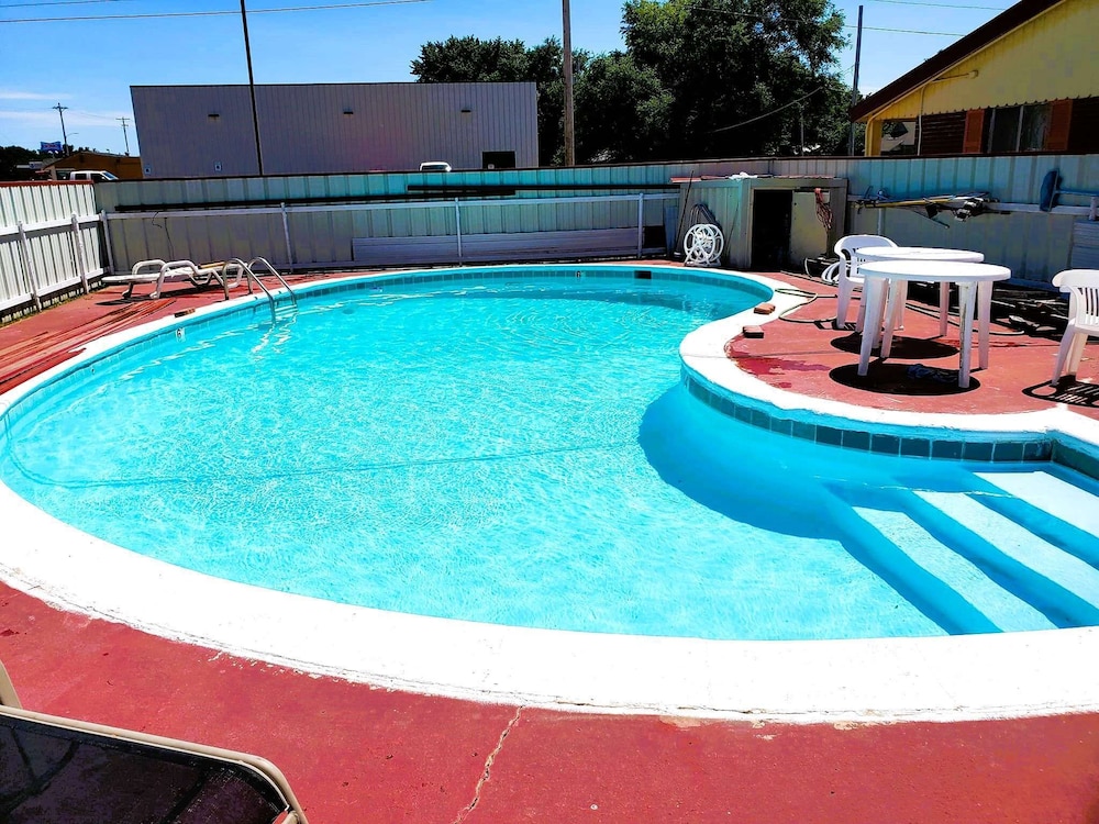 Americas Best Value Inn Arkansas City 16/28