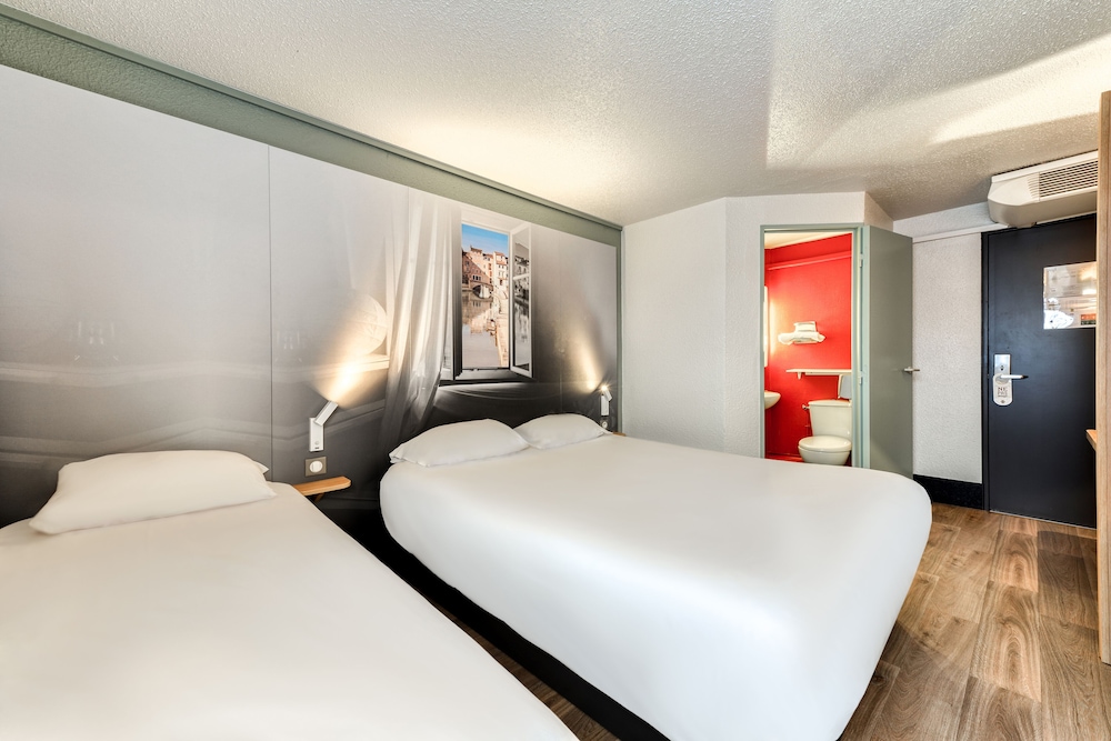 Room, Triple, 1 Double and 1 Single Bed