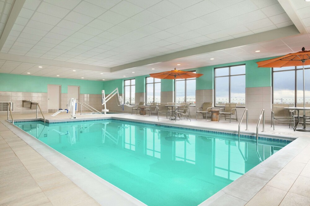Hampton Inn and Suites Minooka 20/37