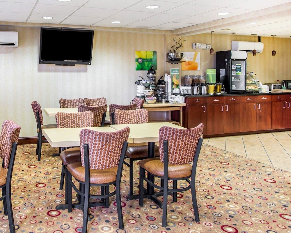 HIBISCUS Inn & Suites 36/43