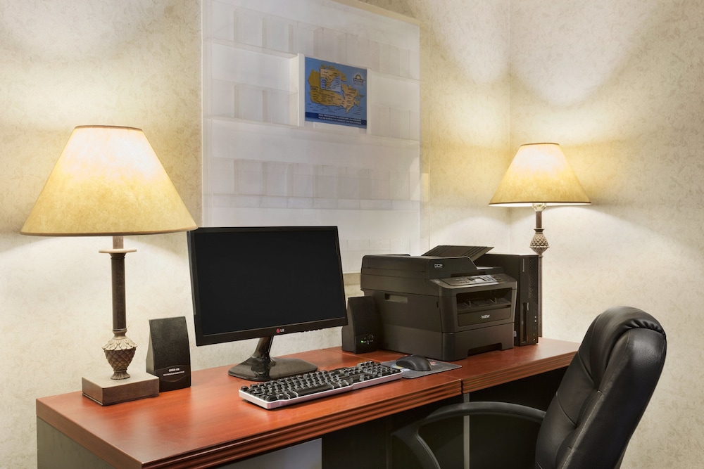 Days Inn by Wyndham Ottawa Airport 38/48