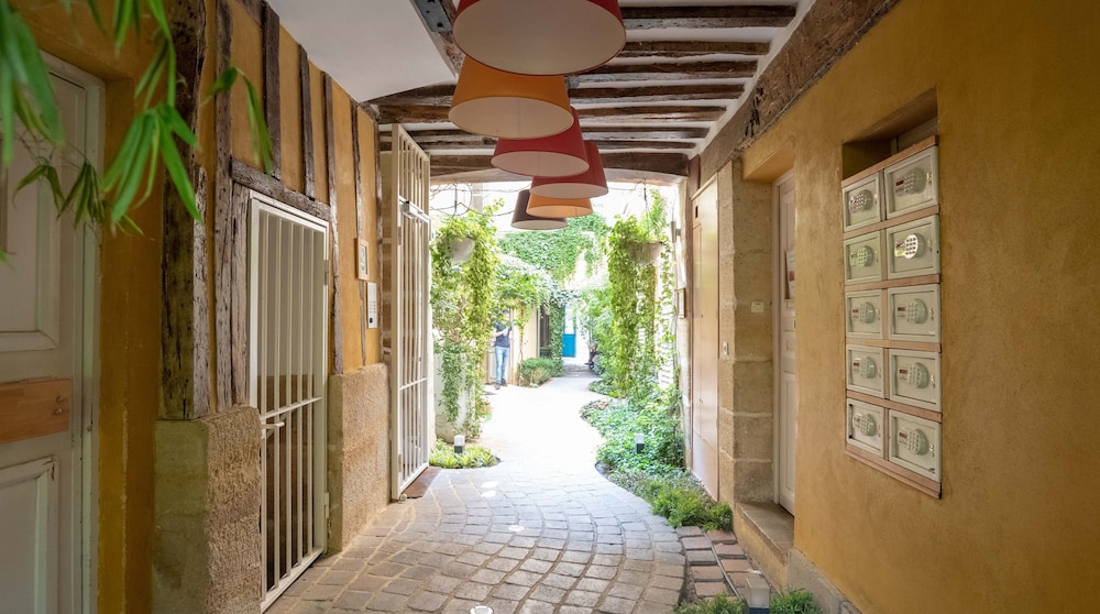 Les Patios Du Marais 73/81