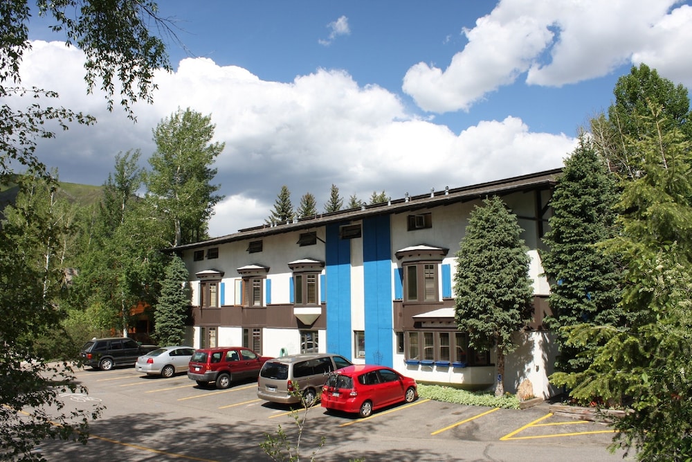 St Moritz Lodge Condos 56/69