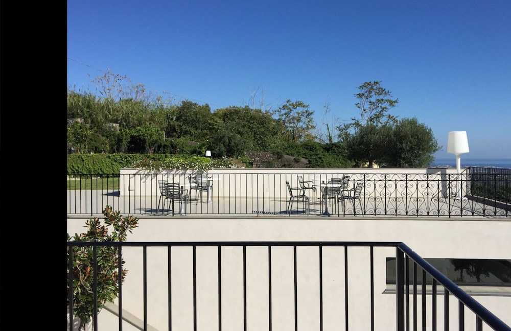 Tale Restaurant & Suite 3/75