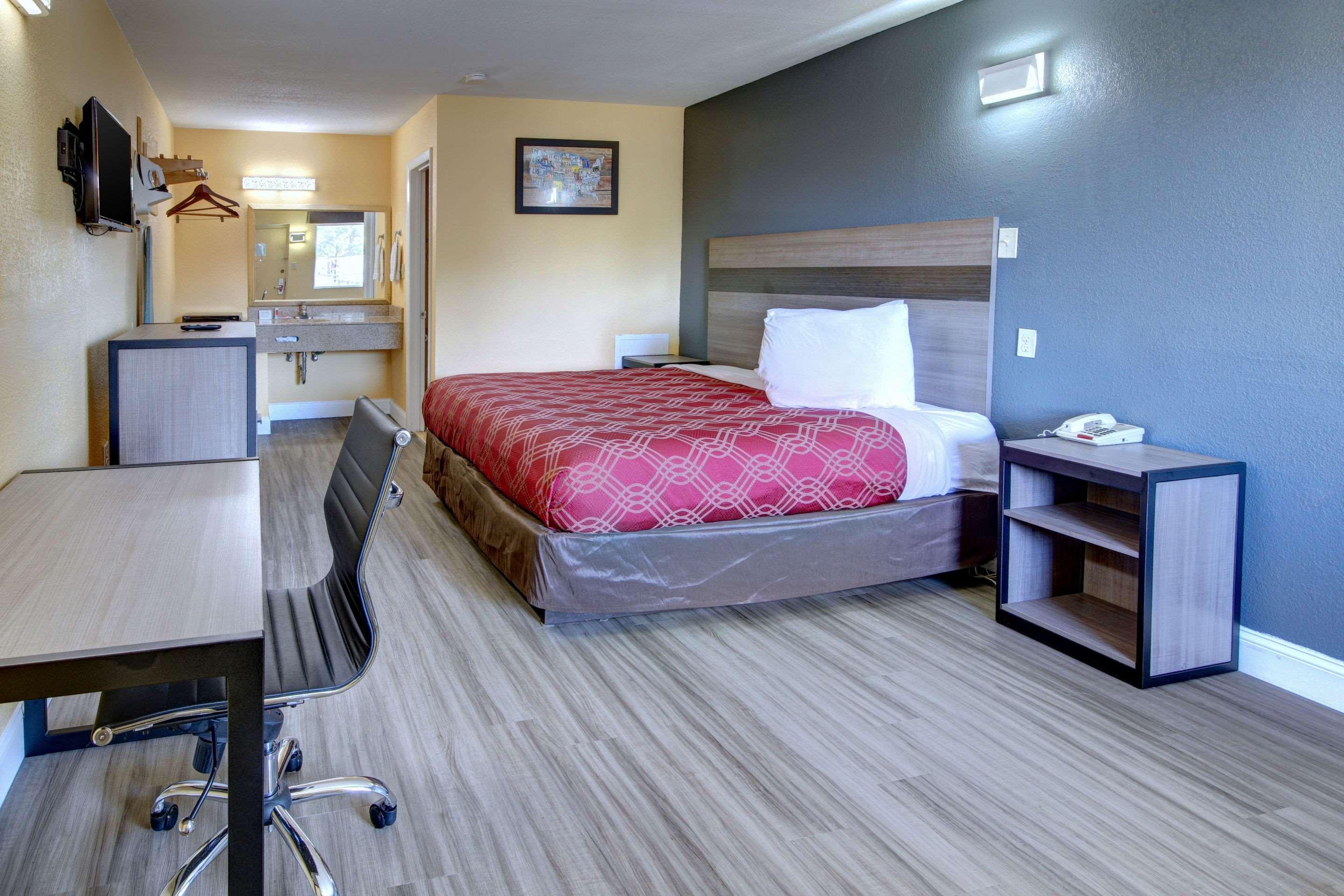 ROOM, DOUBLE BED