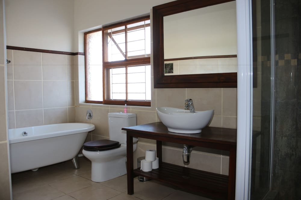 Aan Die Oewer Guest House 40/42