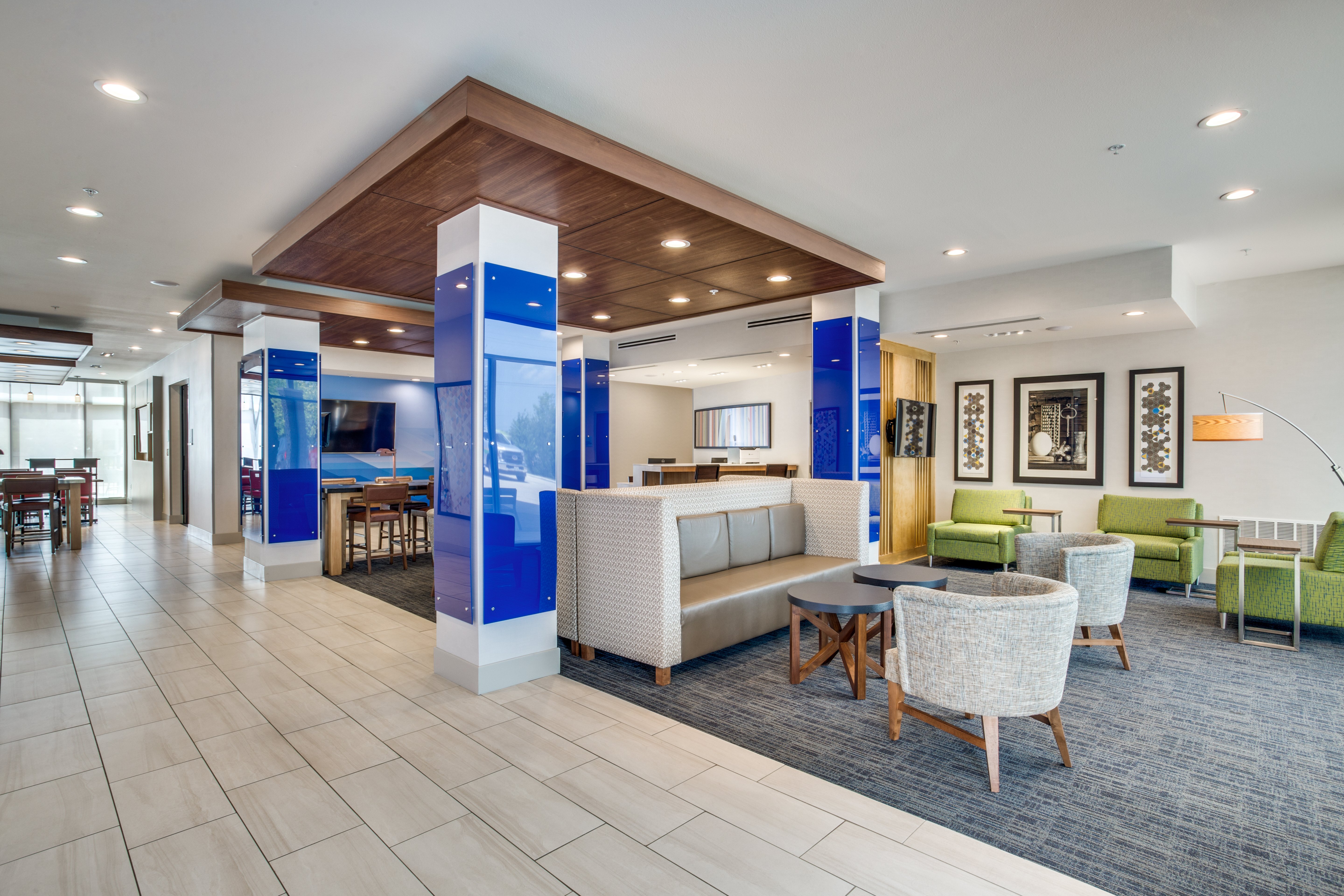 Holiday Inn Express and Suites Denton South 23/71