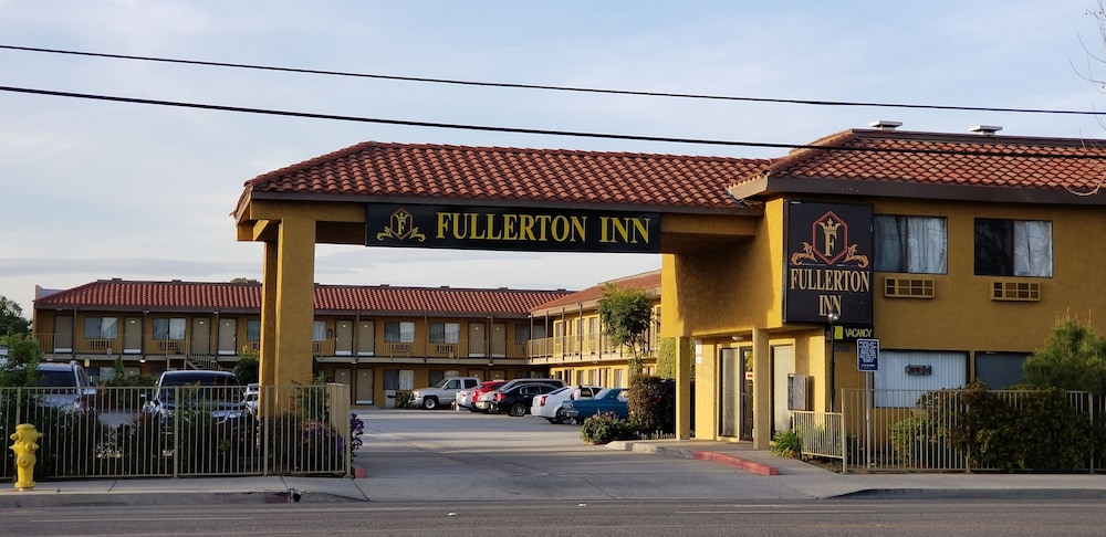 Fullerton Inn 4/53