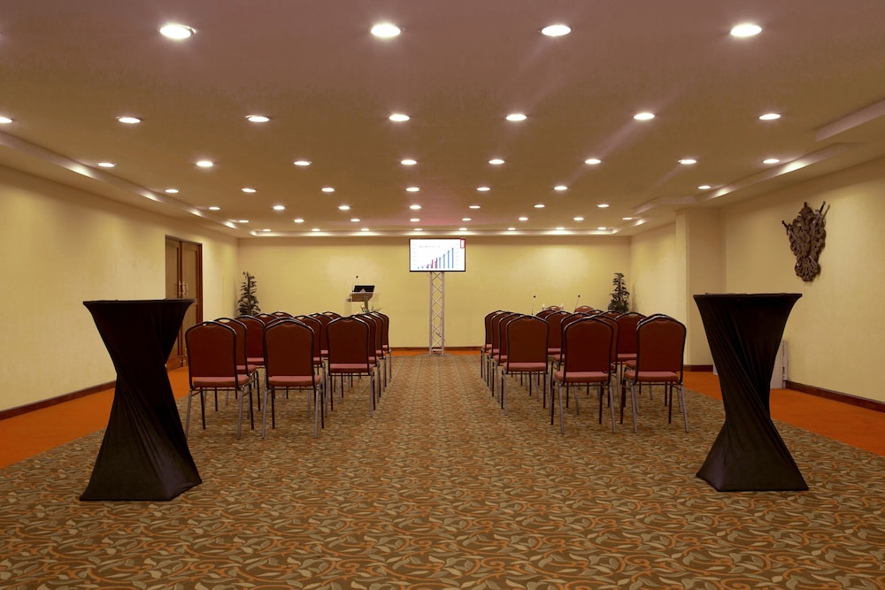 Conquistador Hotel And Conference Center 54/65