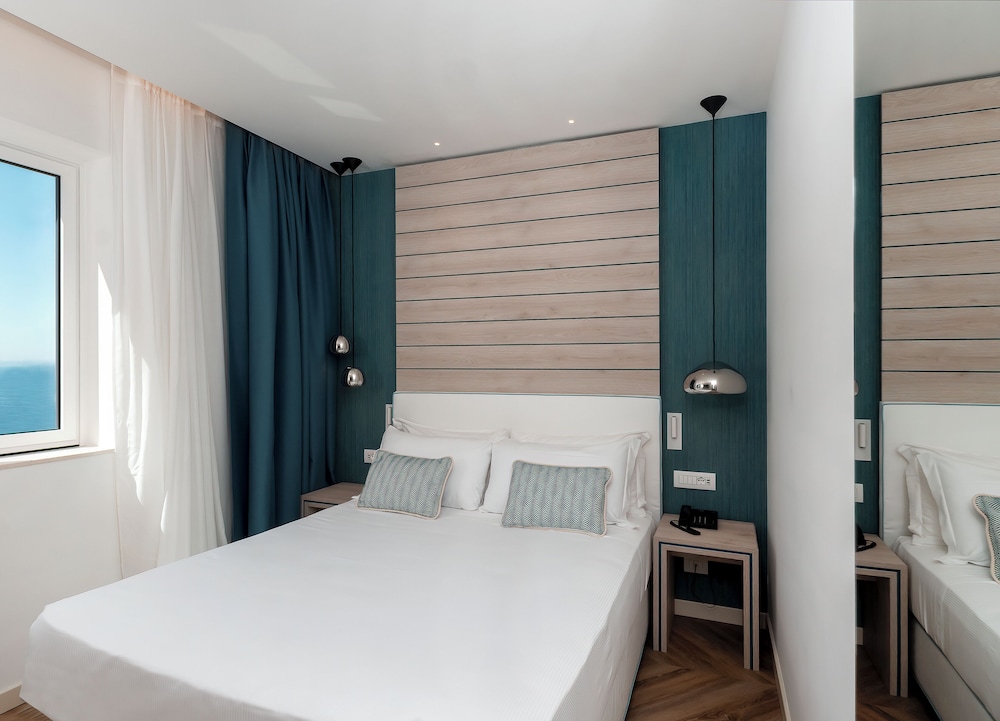 غرفة كلاسيكية بسرير كوين بغرفة نوم واحدة، Hotel Tirrenia 3/5