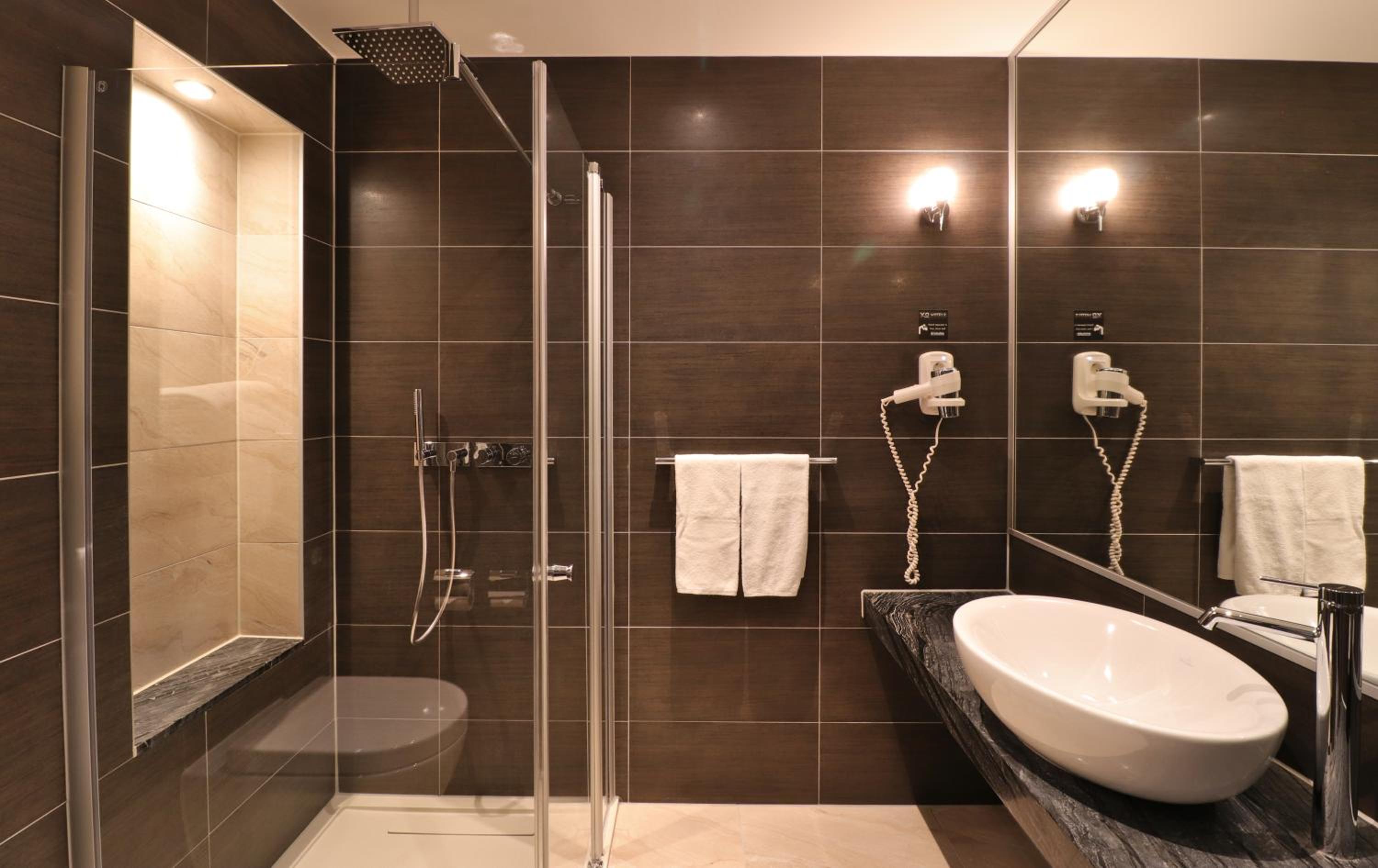غرفة كومفورت بسرير كوين، XO Hotels Couture 4/4