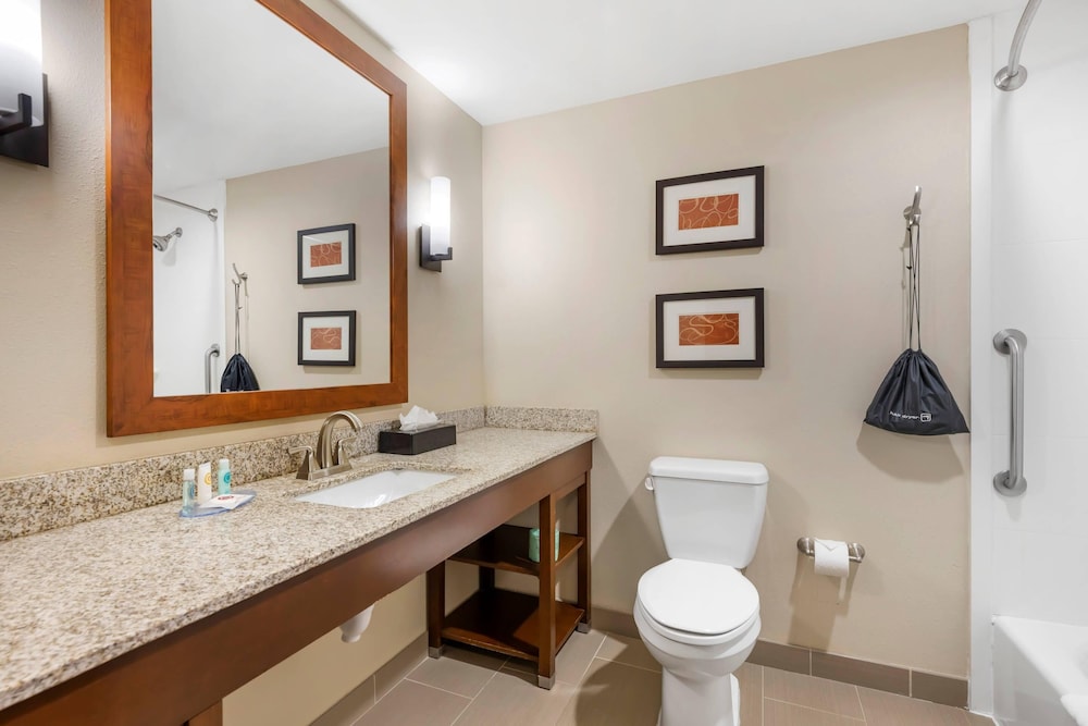 Comfort Suites West Omaha, NE 47/50