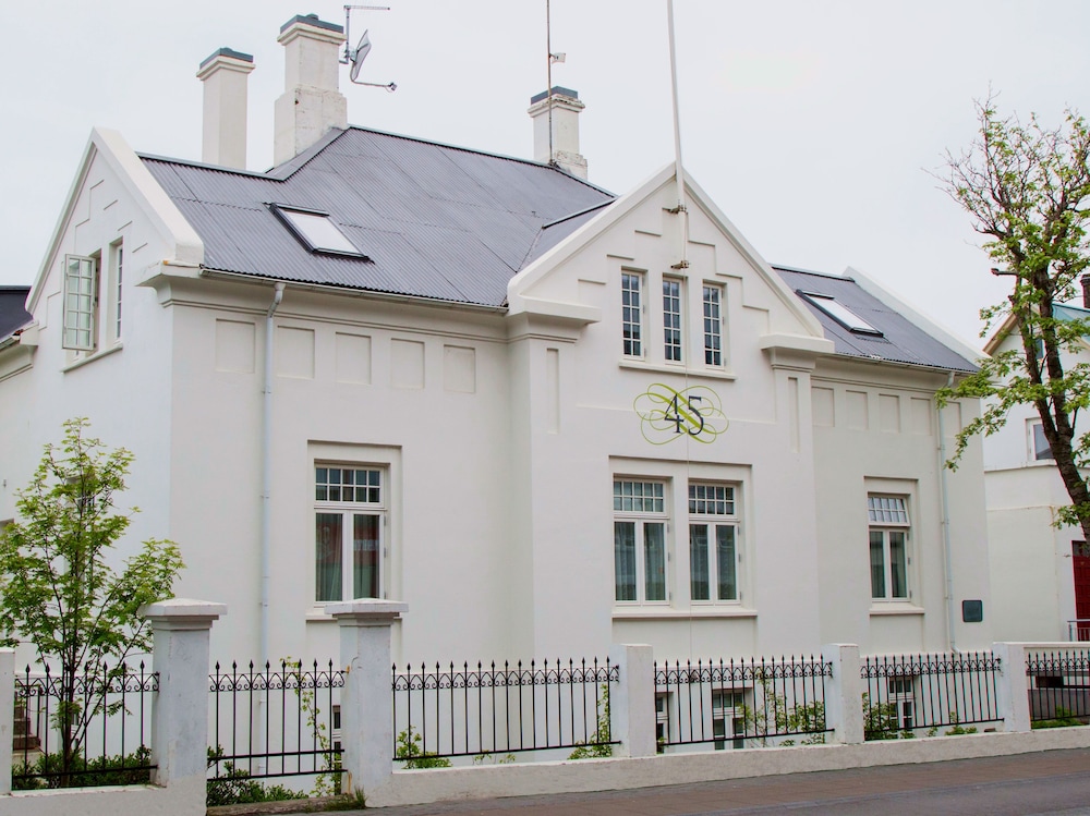 Reykjavik Residence Hotel 4/75