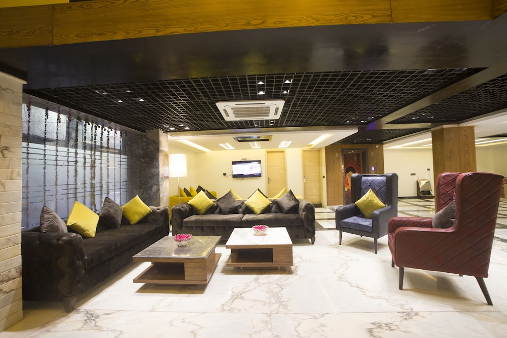 Staybook Hotel Nitya Maharani 36/50