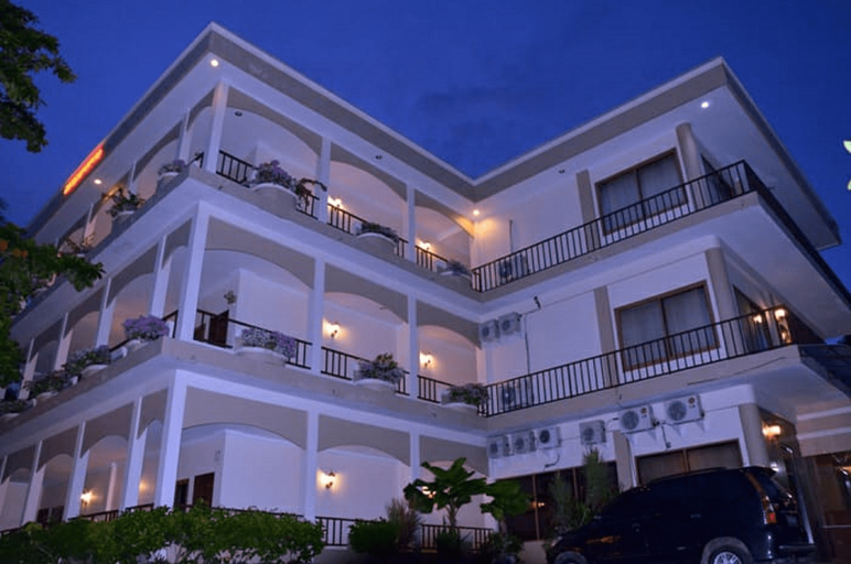 Mansinam Hotel & Resort 1/9