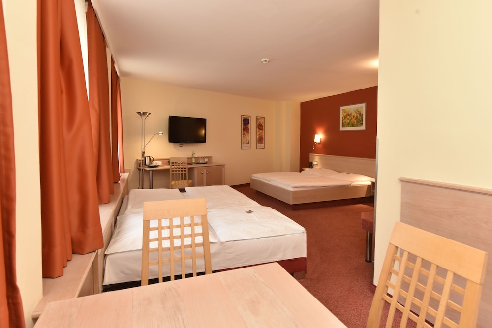 City Partner Hotel Adria 42/84