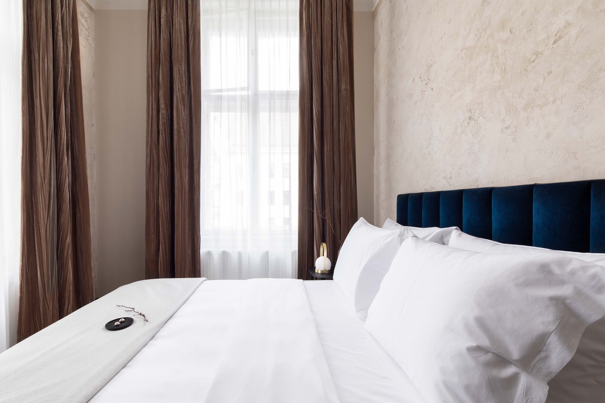 CITY, DOUBLE BED
