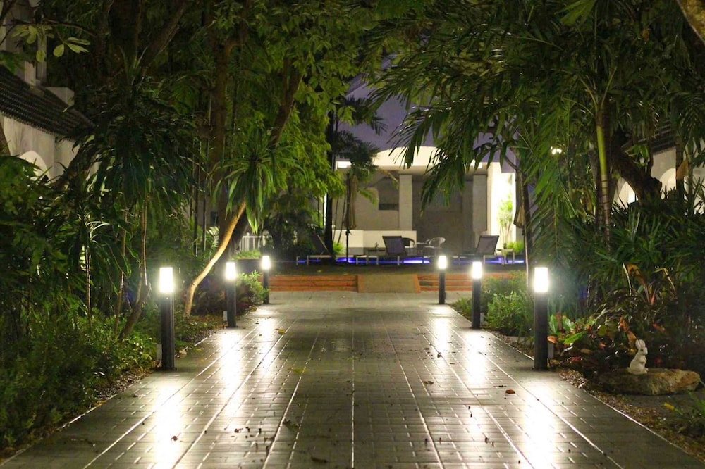Pooh Beach Resort and Spa 53/57