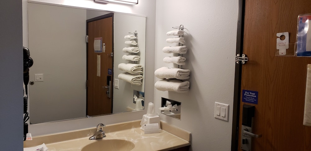 Motel6 Kewanee, IL 62/62