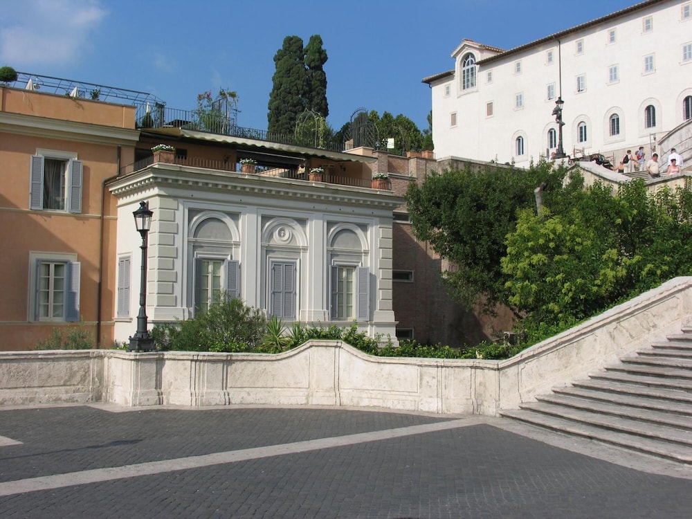 Il Palazzetto 32/38