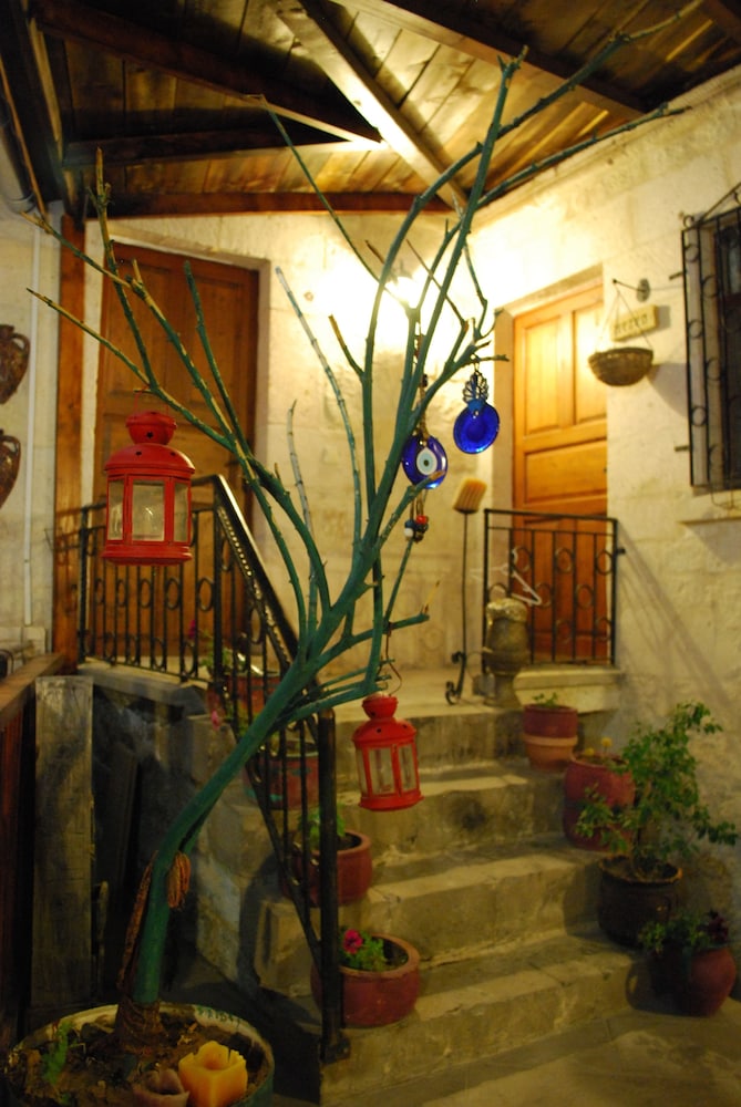 Cave Art Hotel 40/50