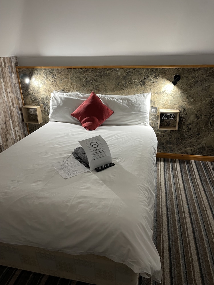 Six Bells Hotels 14/47