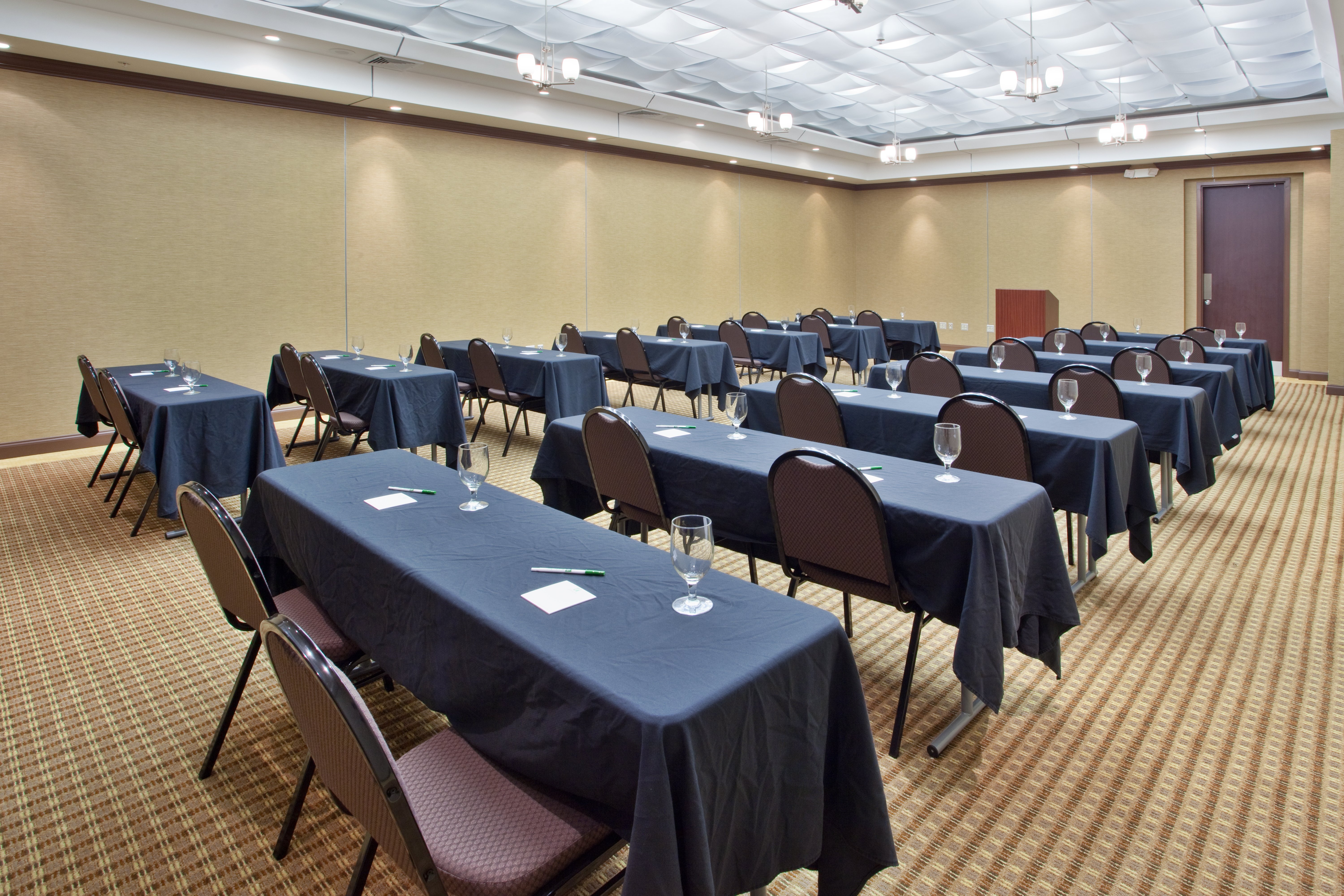 Holiday Inn Macon North 72/79