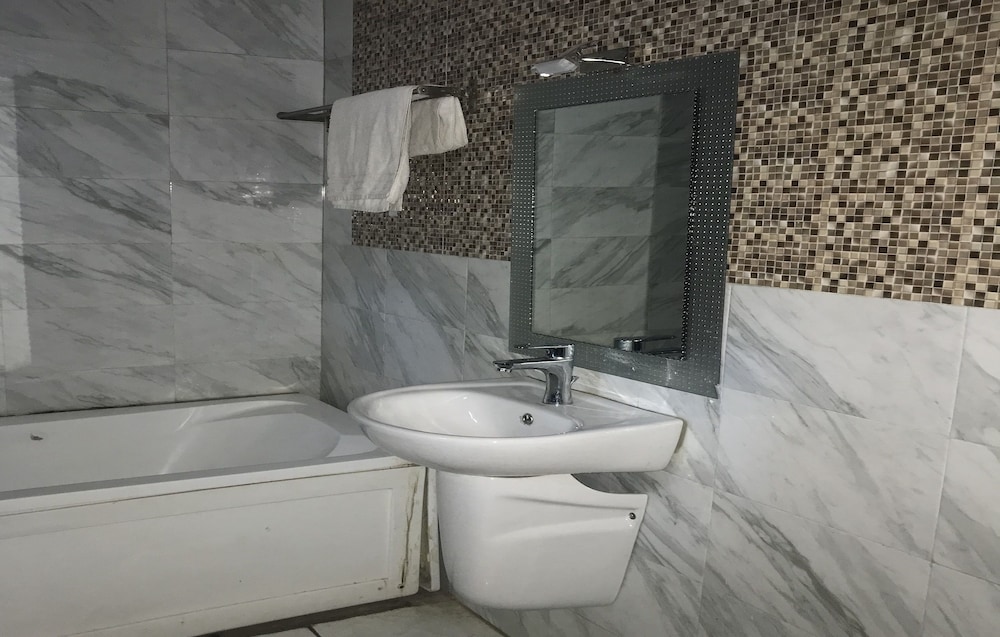 Gq International Hotel 24/24