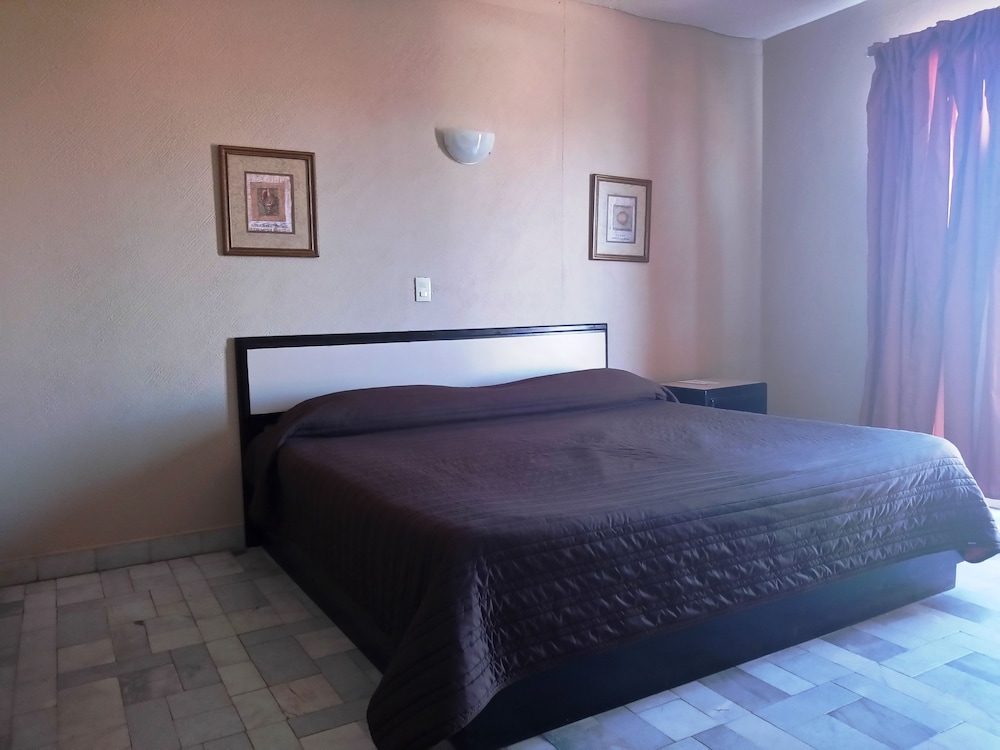 Los Jitos Hotel & Suites 15/56