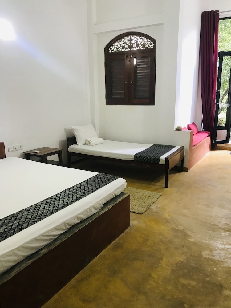 1 BEDROOM, STANDARD, TRIPLE