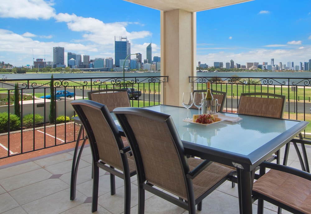The Peninsula Riverside Serviced Apartments 50/73