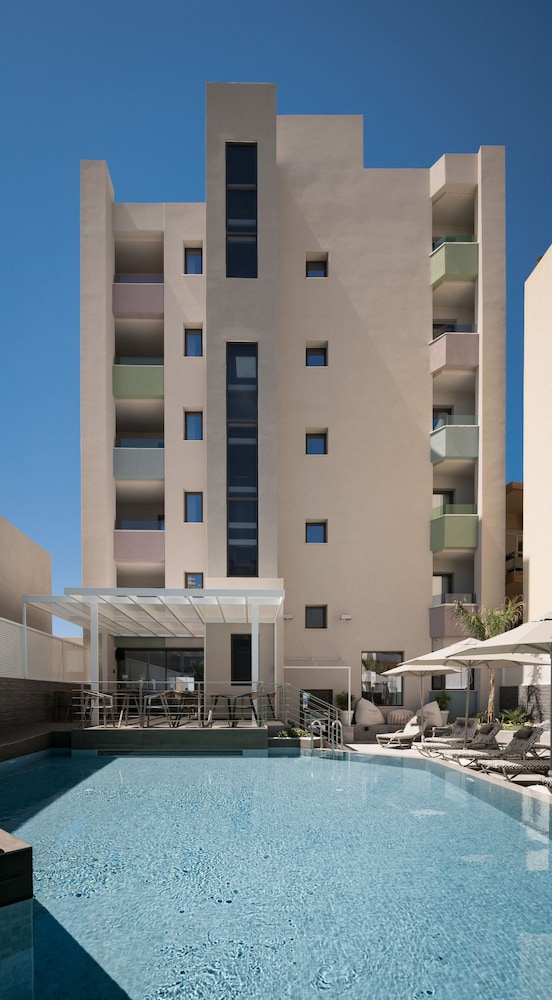 Pegasus Hotel & Apartments 7/55