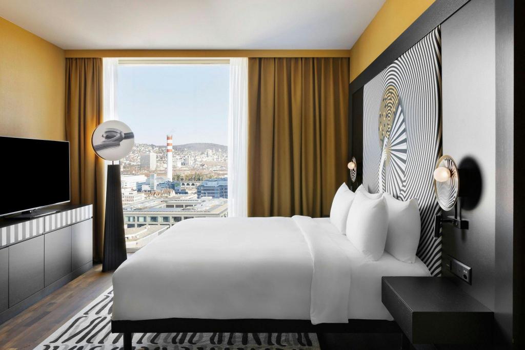 1 Bedroom, Grand, Suite, King Bed, Sofa, Club Lounge Access, Large, Top Floor