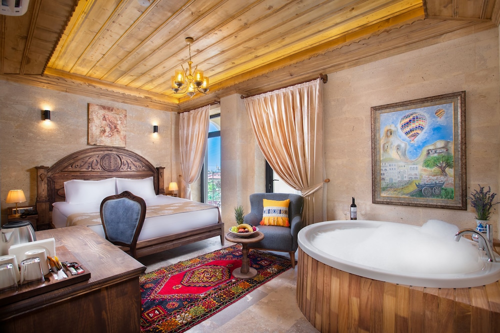 Cappadocia Pyramid Stone House 14/29