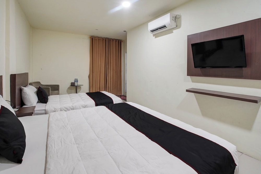 Collection O near Harbour Bay Mall formerly Kansa Hotel 24/37