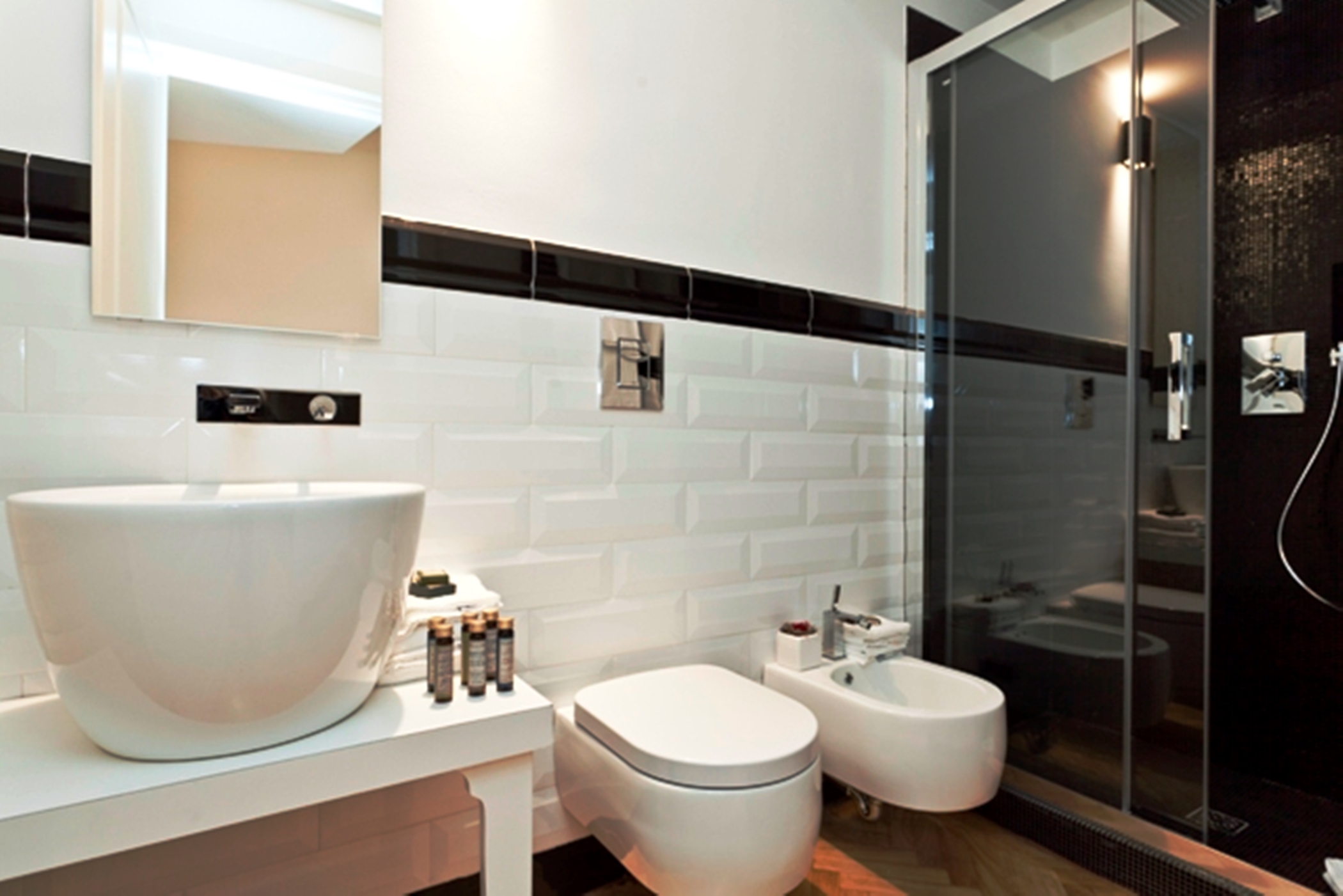 VANITY HOTEL 46/52