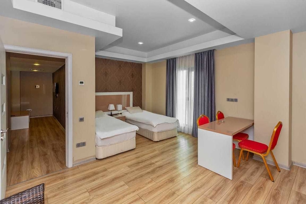 Hotel Diplomat Suites 11/44