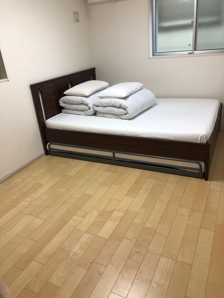 2 BEDROOMS, BASIC
