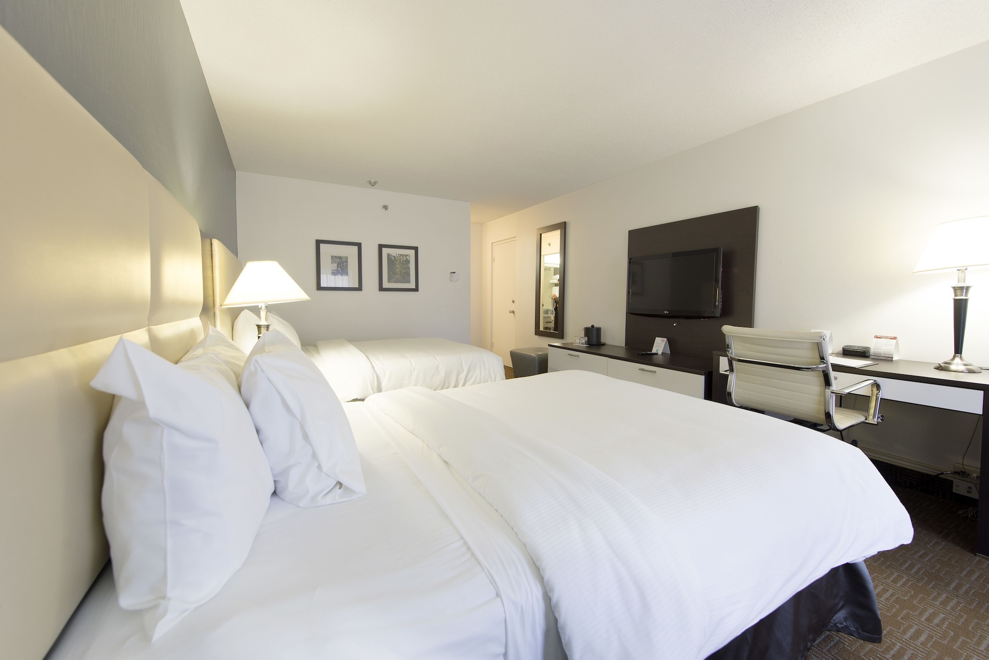 DELUXE, DOUBLE BED