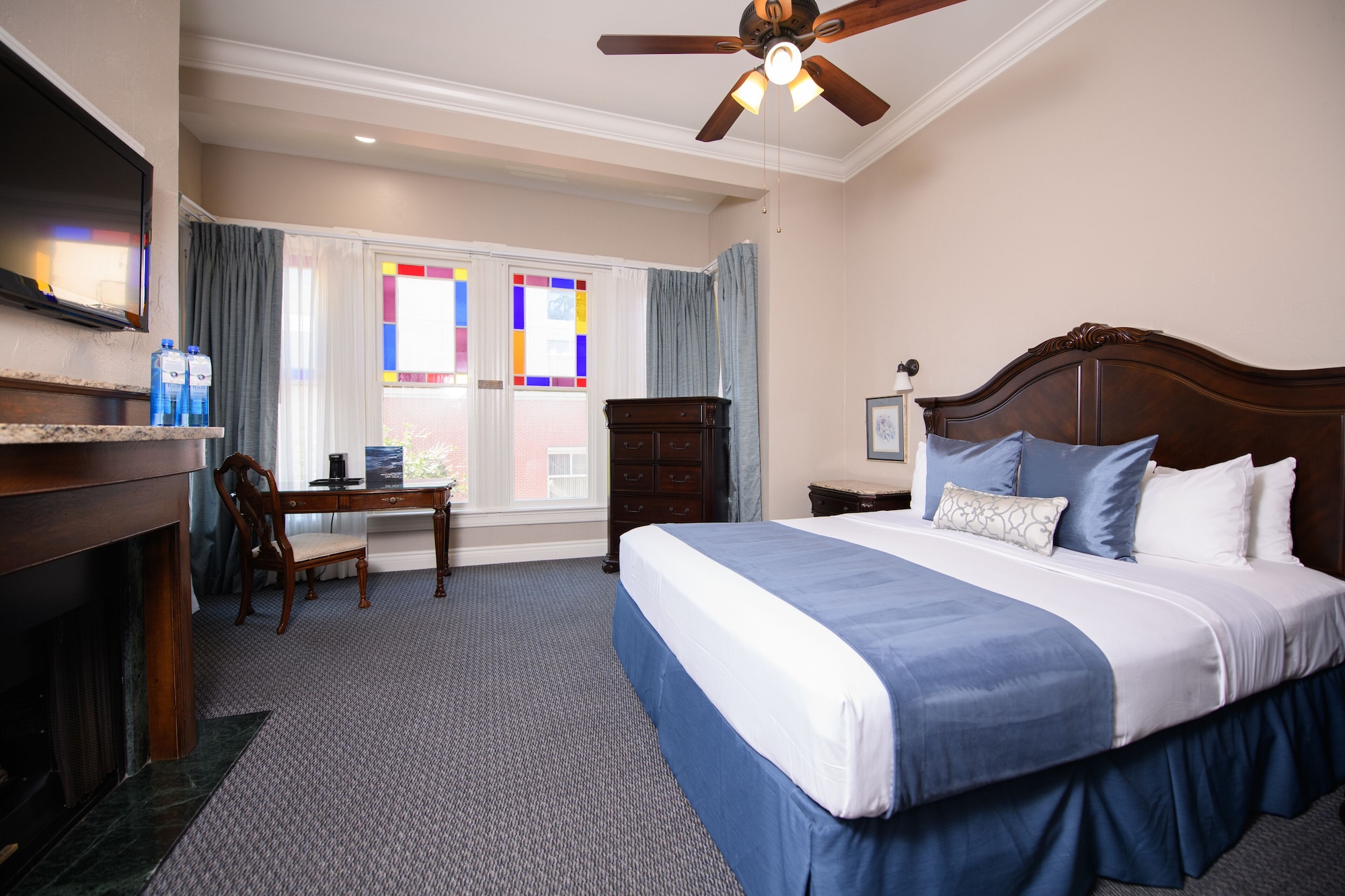 ROOM, KING BED, CITY VIEW