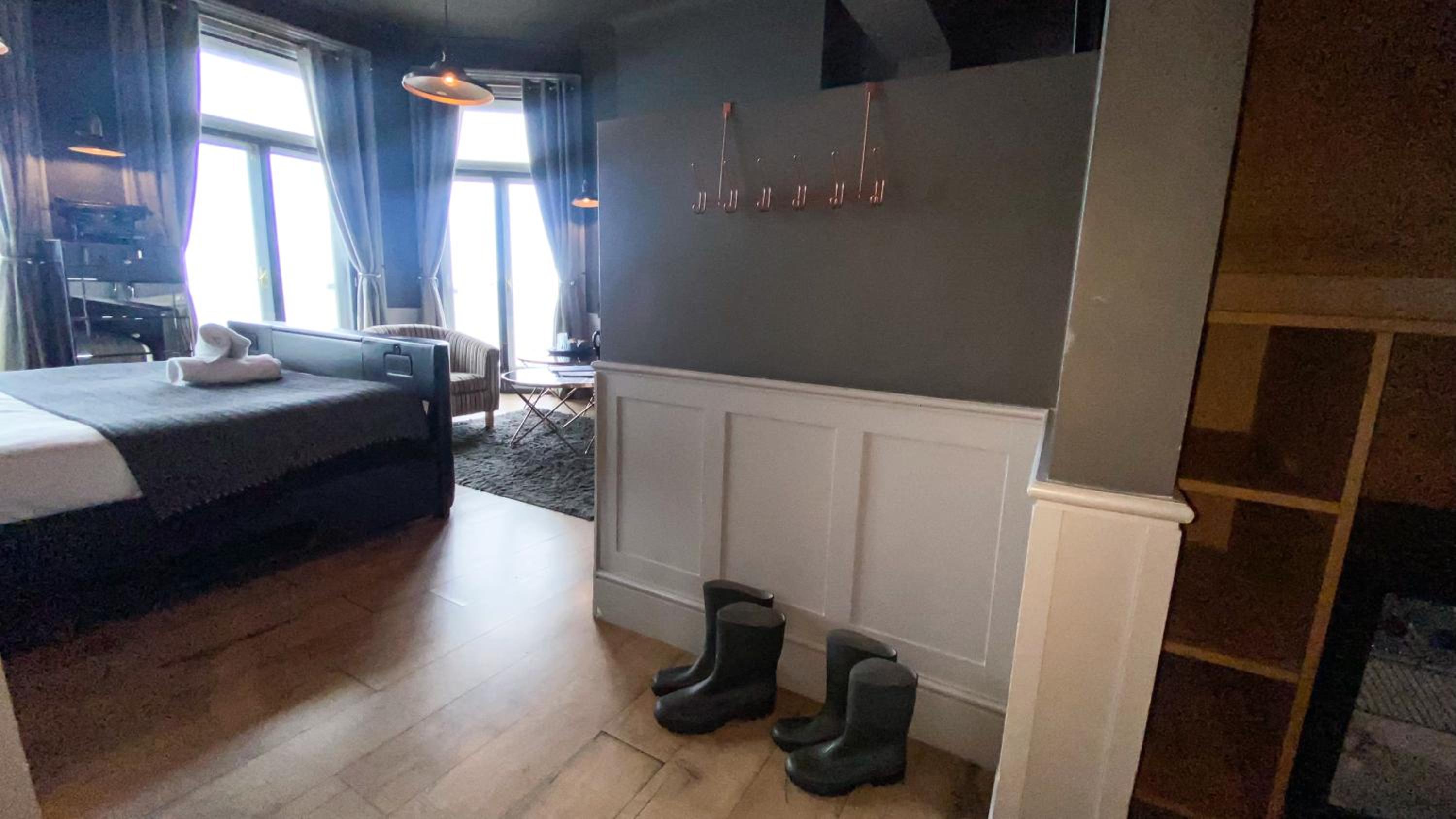 The Clarendon Hotel 23/24