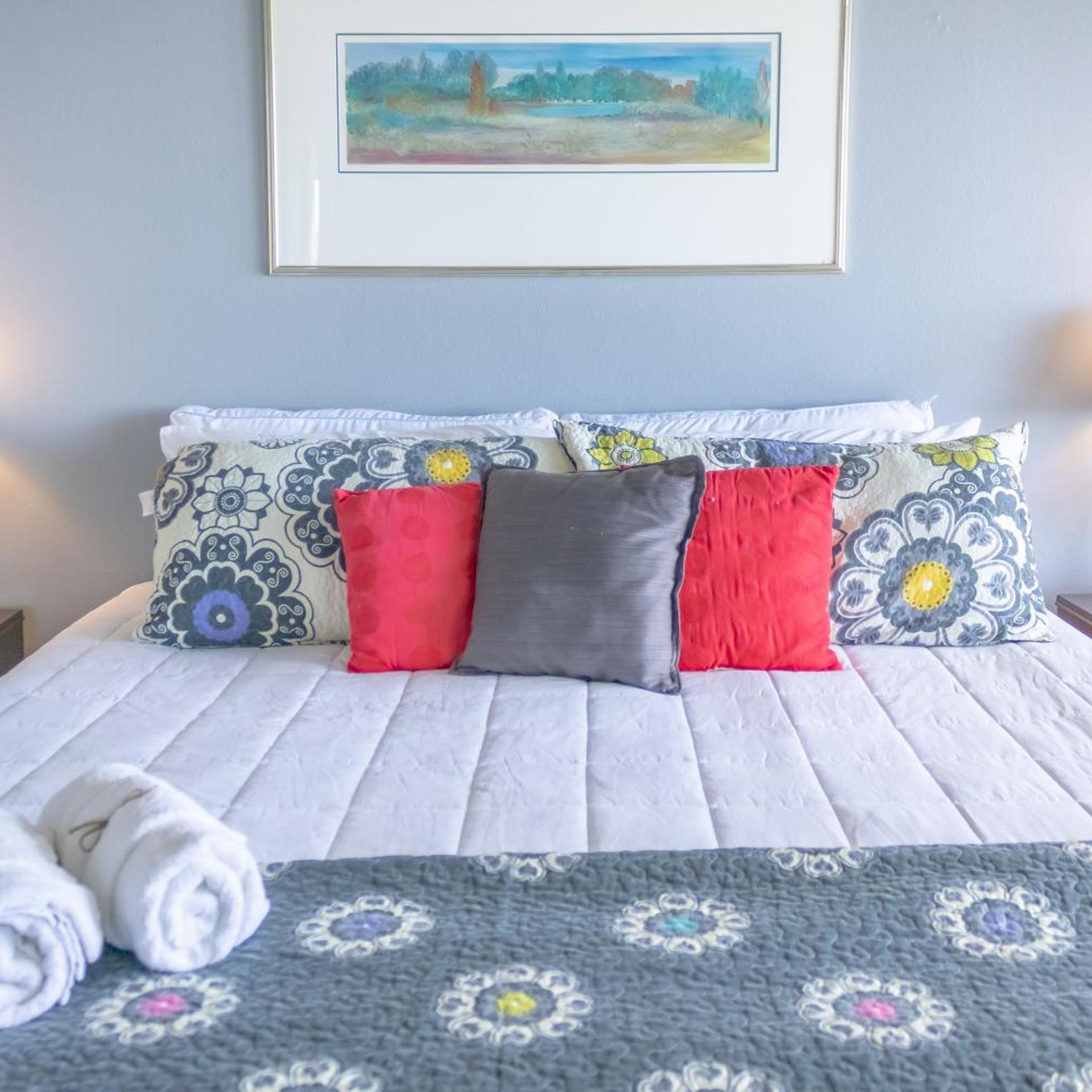 2 Bedrooms, King Bed, Ocean View, 2 Bathrooms, 3 Balconies